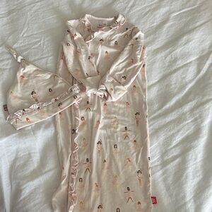 Magnetic Me Ballet Print Gown with Hat